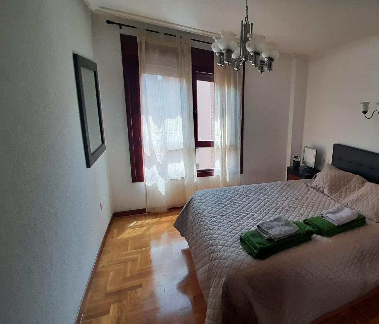 Sar Inn - Garaje Incluido Aviles Bagian luar foto